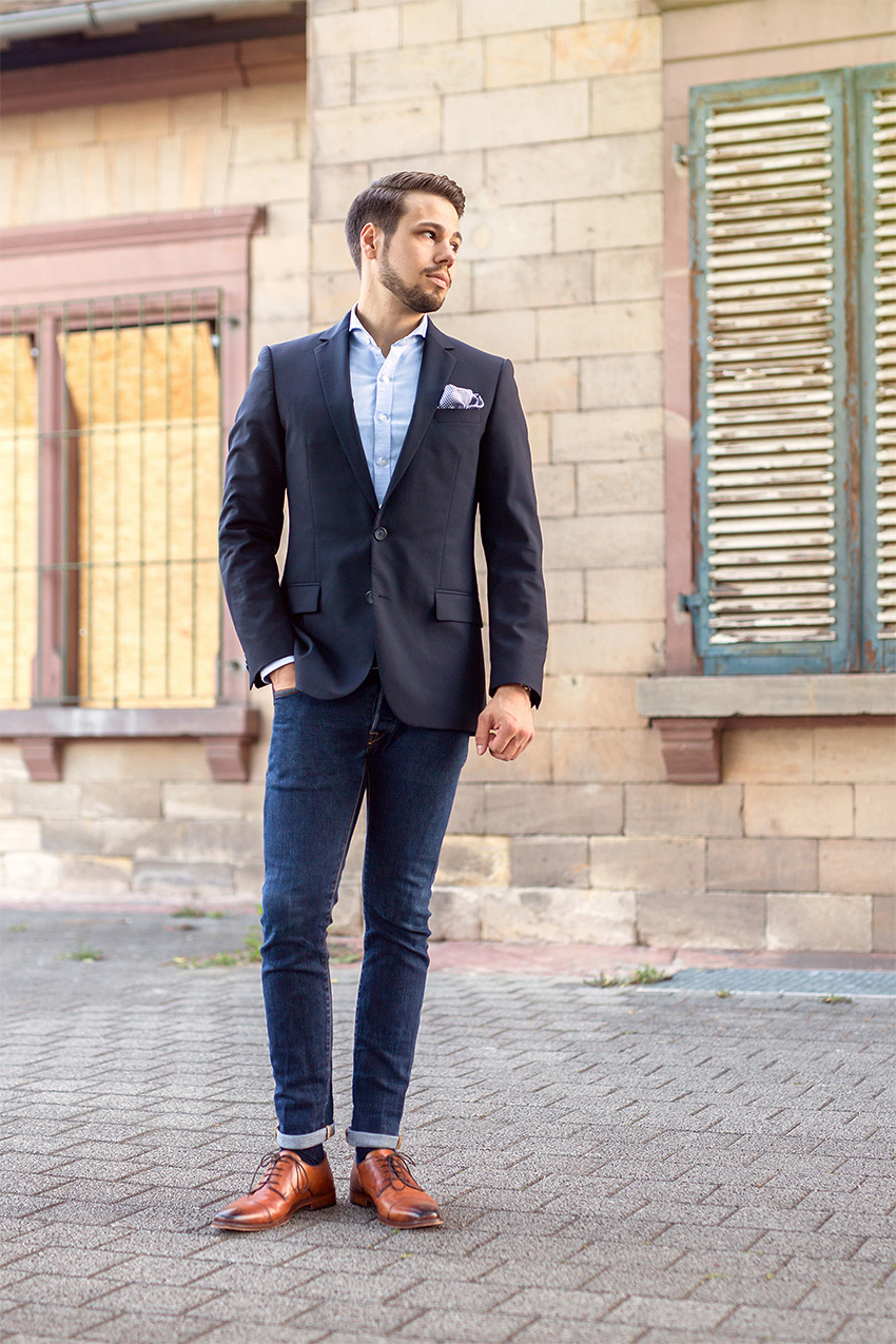 blue jeans with dress shoes